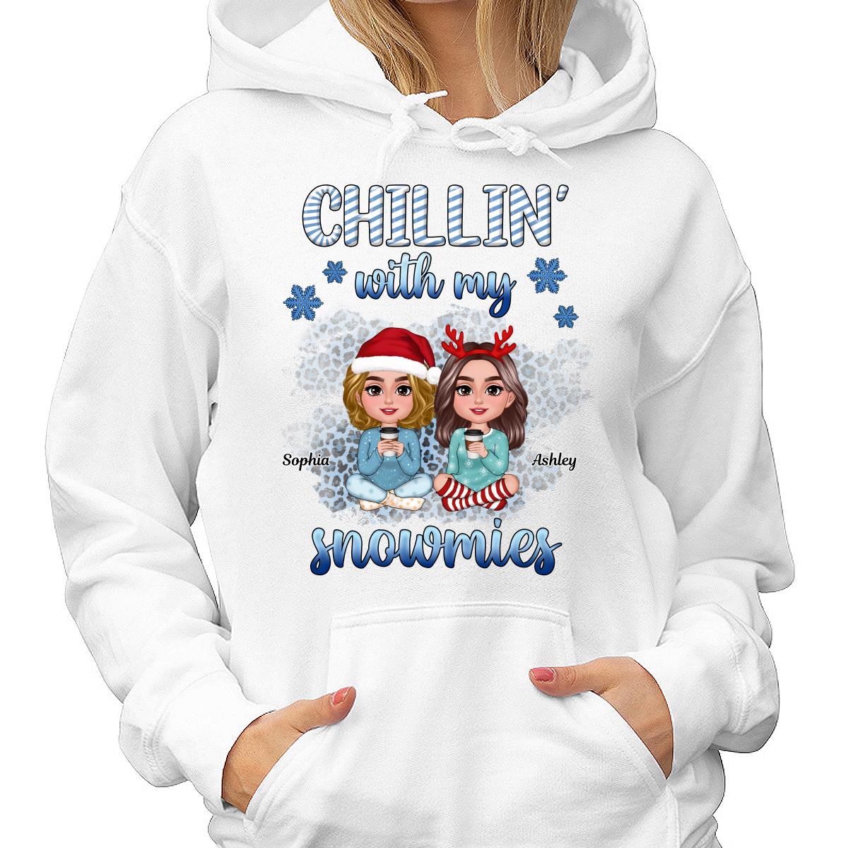 Chillin‘ With My Snowmies Blue Besties Sitting Christmas Personalized Shirt - Image 4