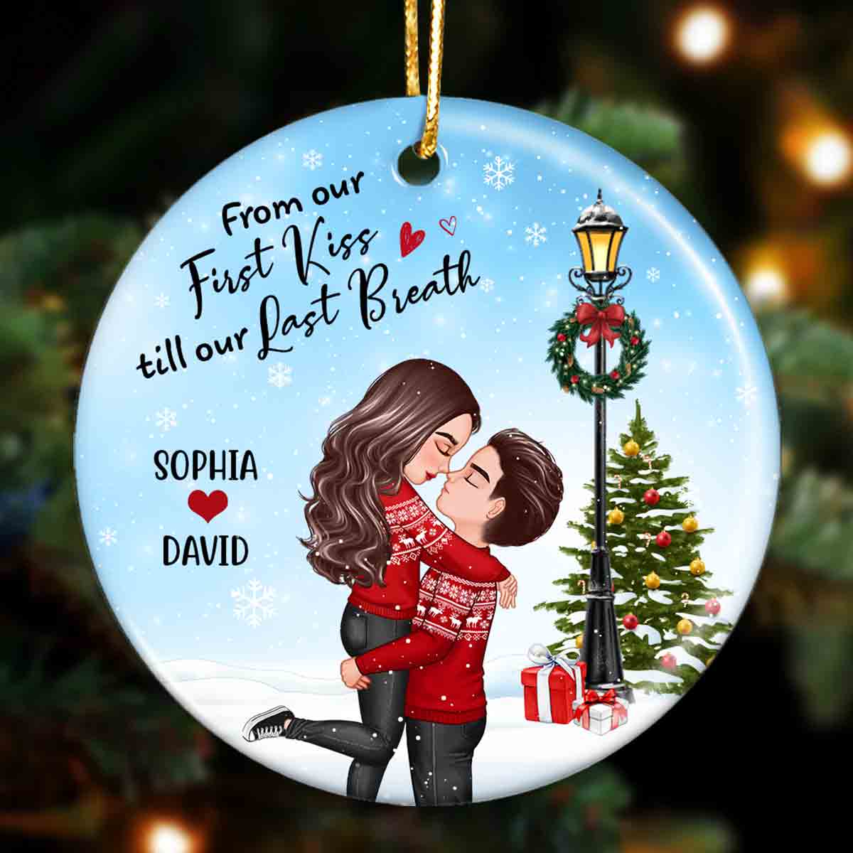 Christmas Couple Hugging Kissing Under Street Lamp Personalized Circle Ornament - Image 2