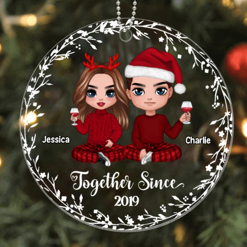 Christmas White Wreath Doll Couple Personalized Acrylic Ornament - Image 4