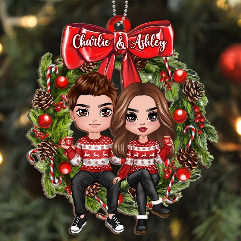 Couple Sitting On Christmas Wreath Personalized Wooden Ornament - Image 3
