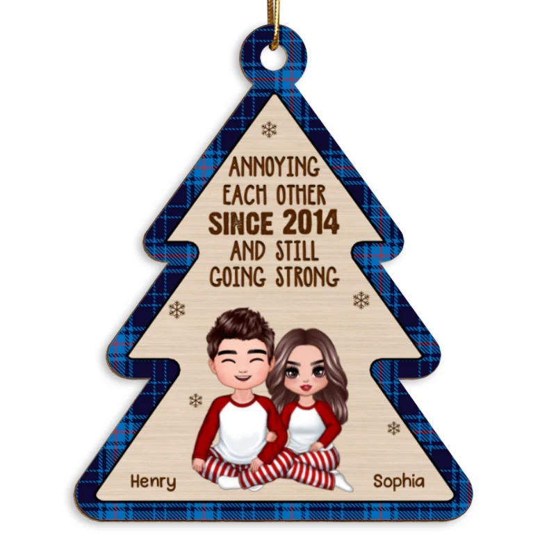 Doll Couple Sitting Hugging Checkered Pattern Christmas Tree Shaped Personalized Wooden Ornament - Image 5