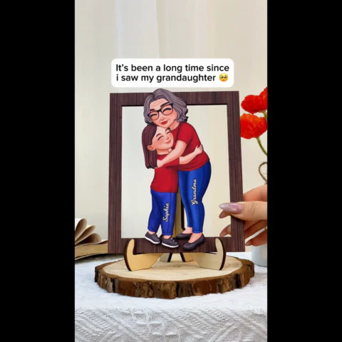 Grandma Grandkid Hugging Frame Personalized Wooden Plaque, Gift For Grandma - Image 2