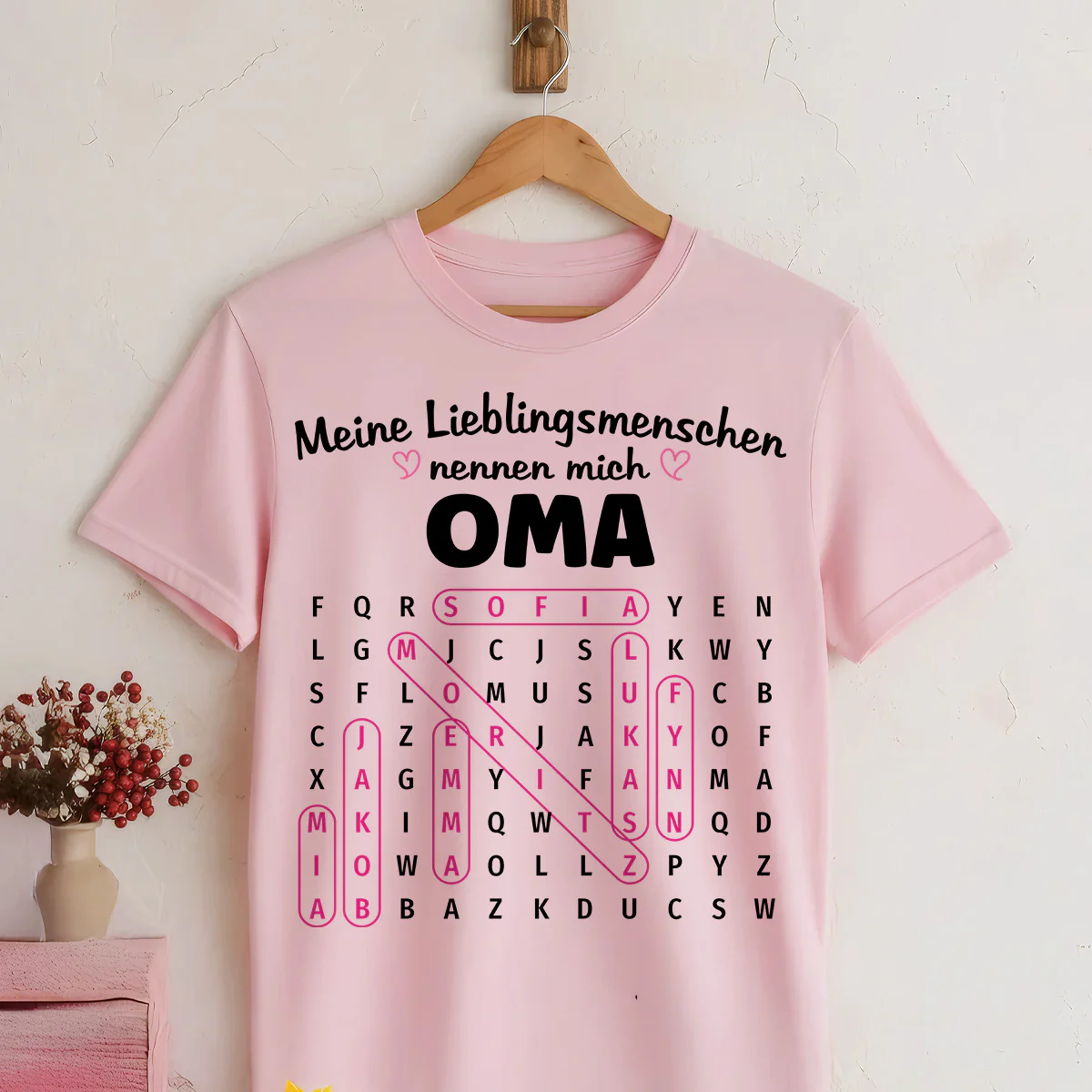 Meine Lieblingsmenschen nennen mich Oma Wortsuchrätsel – Personalisiertes Shirt – Geschenk für Oma - Image 3