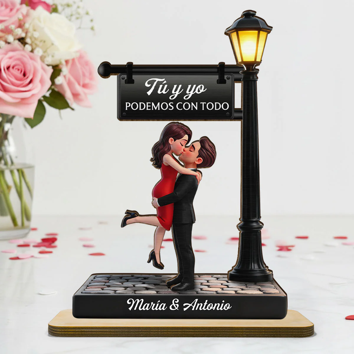 Romantic Spanish Couple Hugging Kissing Under Street Lamp Post - Personalized 2-Layered Wooden Plaque - Heartfelt Gift For Couple