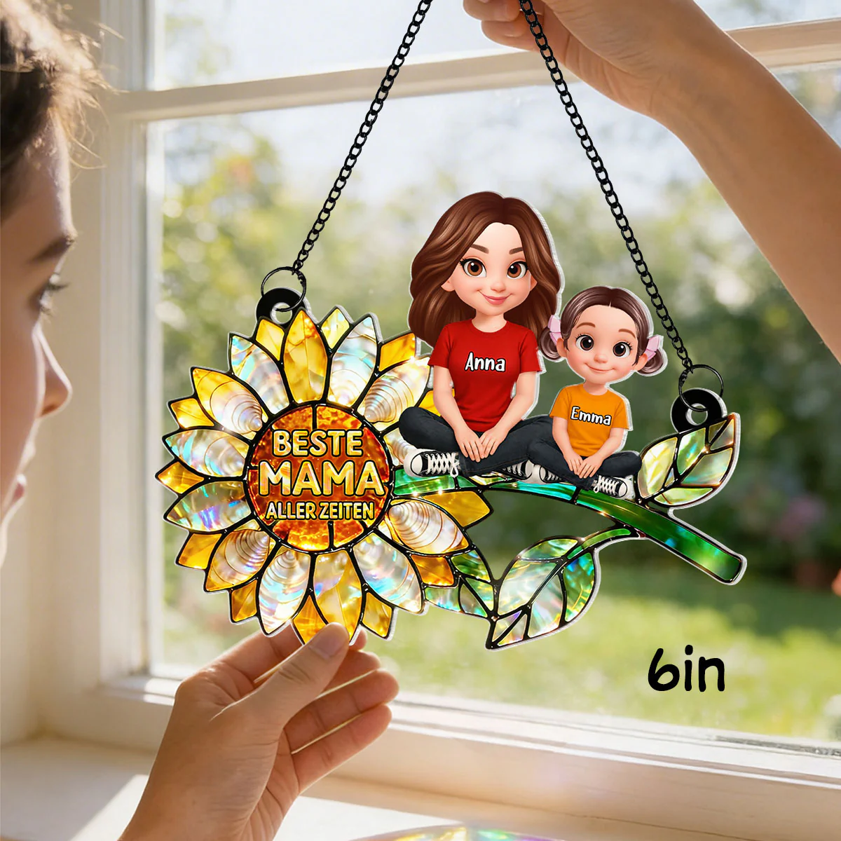 Sonnenblumen-Mama mit Kindern – Personalisierter Suncatcher fürs Fenster – Liebevolles Muttertagsgeschenk für Mama oder Ehefrau - Image 4